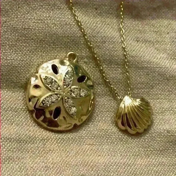 NWOT Shell Necklace 2 Pendants - Picture 2 of 4